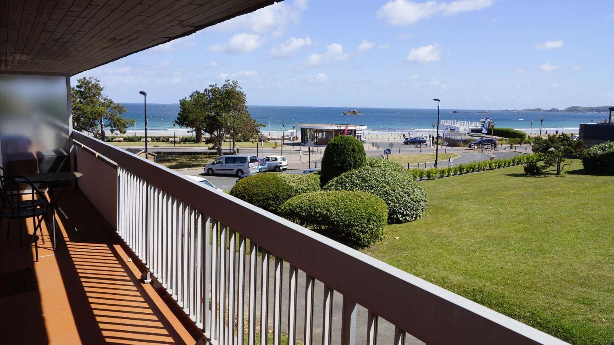 Appartement Vue Sur Mer Avec Terrasse, Plage De Trestraou A Perros-Guirec - Ref 861 Екстериор снимка